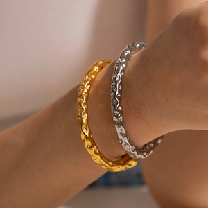 Retro 18K gold and silver plated stainless steel hammer texture bangles for couples
