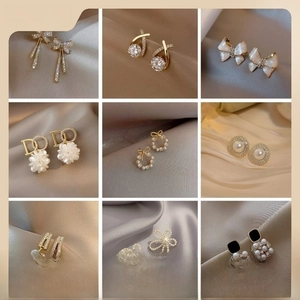 Detailed grid of s925 silver star and pearl tassel earrings with luxury gold finish