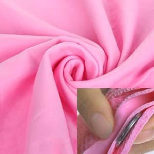 Pink absorbent pet towel for dogs and cats with thick quick-drying material