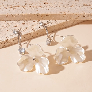 Elegant zircon flower pearl earrings with silver posts for vacation style jewelry