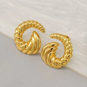 Boucles d'oreilles créoles croissant en acier inoxydable doré avec texture spirale