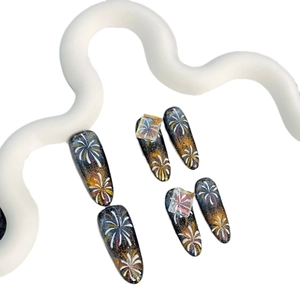 Faux ongles faits main effet œil de chat avec bijoux 3D et motifs de feu d'artifice
