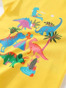 Morbida maglietta in cotone giallo per bambini con vivaci stampe di dinosauri cartoon