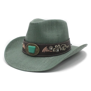Chapeau de cow-boy en paille vert-gris avec bande en cuir brodée et pierre verte