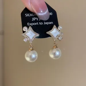 Élégantes boucles d'oreilles étoile en plaqué or avec perles et zircons pour femmes