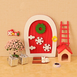 Ensemble miniature de porte de Noël avec échelle rouge et décorations festives