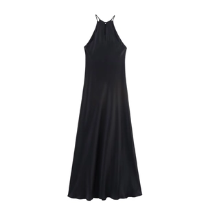 Elegante abito midi nero in raso con scollo all'americana e dettaglio bottone sul retro