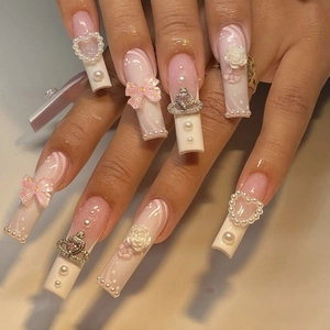 Extra lange quadratische Kunstnägel mit Marmordesign, 3D-Schmetterling, Rose und Krone