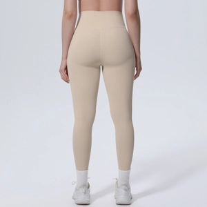 Detailansicht der beigen High-Waist Yoga-Leggings mit nahtlosem Stoff und Passform