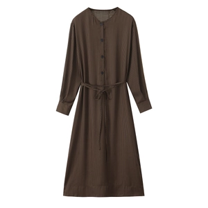 Robe Maxi À Pois Manches Longues Col Rond Simple Boutonnage Élégante Robe En Polyester Avec Ceinture Pour Femmes