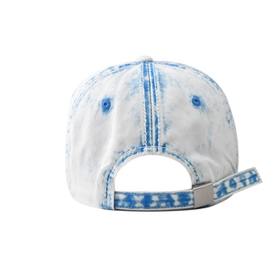 Detailansicht der Vintage-Denim-Baseballkappe mit verstellbarer silberner Metallschnalle