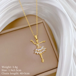 Macro del ciondolo ballerina dorato con strass e dettagliate dimensioni del prodotto