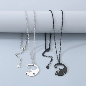 Colliers pour couples avec pendentifs chats noir et blanc en acier inoxydable poli