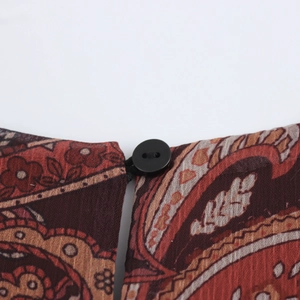 Robe longue en mousseline sans manches à motif paisley avec bouton et fente au dos