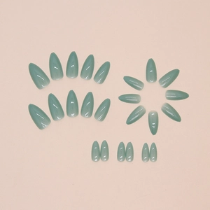 Jade-grüne künstliche Fingernägel in Mandelform mit glattem Farbverlauf-Finish