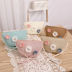 Sacs bandoulière en paille pour enfants avec fleurs 3D et détails en perles