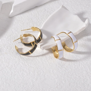 Bamboo-style 18K gold-plated C-shaped hoop earrings with black and white enamel finishes