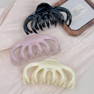 Set de barrettes pieuvre françaises aux tons crème, noir et rose en résine brillante