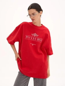 Oversized red cotton t-shirt with PO LYUBVI letter print in street style fashion