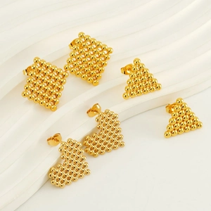 Lot de boucles d'oreilles en acier titane doré en forme de losange, triangle et cœur