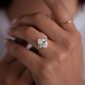 Luxurious S925 silver ring with oval zircon center stone and gold-plated finish