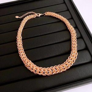 Collier chaîne tressée épaisse en or rose avec fermoir mousqueton et lien ajustable