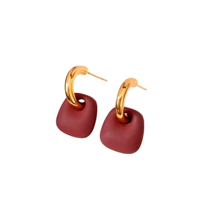Golden C-shaped stud earrings with matte dark red trapezoidal resin pendants