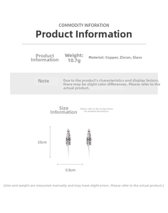 Détails de longues boucles d'oreilles à pompons en zircone argentée et verre sur fond blanc