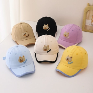 Casquette de baseball pour enfants avec broderie d'ours disponible en six couleurs pastel