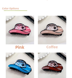 Dettaglio di fermacapelli a mini cappello da cowboy in rosa, beige, blu e maculato