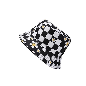 Summer reversible checkerboard daisy pattern sun hat with wide brim for outdoor sun protection