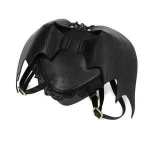 Gothic Herz Rucksack mit Fledermausflügeln und Spitzenbesatz aus schwarzem Leder