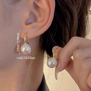 Detail showing elegant pearl earrings size dimensions: 2.5cm length and 1.2cm diameter