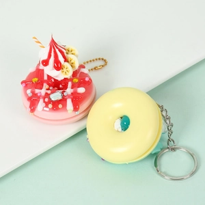 Porte-clés donut et macaron réalistes avec décorations colorées et anneau en métal