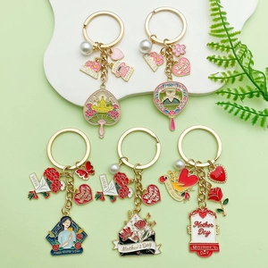 5Pcs Mother's Day keychain set with gold enamel flowers, hearts and Mama pendants