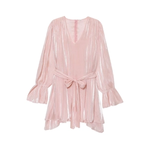 Robe portefeuille rose clair à col en V avec éclat métallique et manches évasées sur blanc