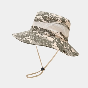Détail de la bande en maille respirante et du cordon réglable sur le chapeau de soleil