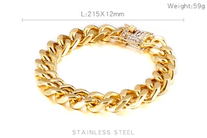 Détail d'un bracelet gourmette doré en acier inoxydable de 12mm avec fermoir en diamant