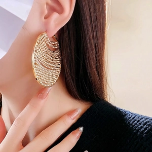 Boucles d'oreilles créoles ovales dorées avec cristaux pavés multicouches pour femmes