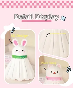 Détail du doudou badminton avec broderie électrique et rembourrage tridimensionnel ferme