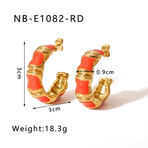 Detailed size specifications of 3cm red enamel bamboo style hoop earrings in gold finish