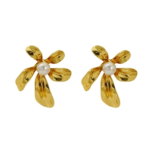 Chic irregular golden flower petal stud earrings with central white pearls for women