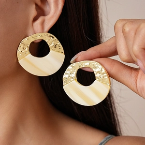 Minimalist gold metal hammered texture and beige acrylic resin hollow round stud earrings