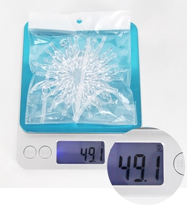 Transparent acrylic snowflake pendant weighing 49g in packaging for Christmas decor