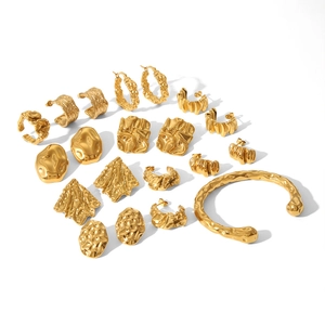 Set gioielli in acciaio inossidabile placcato oro 18k con trama pieghettata e design geometrico