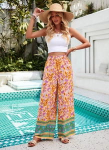 Pantalon bohème pour femme à jambes larges avec imprimé floral jaune au bord de la piscine