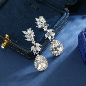 Luxury Court Style Clip On Drop Earrings Alloy Rhinestone Water Drop Geometric Long No Pierced Bridal Jewelry For Women