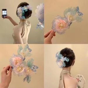 Floral mesh hair clip with pearls and blue butterfly tassels for elegant hair styling