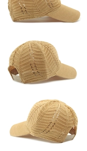 Drei Ansichten der beigen Strick-Baseballkappe mit verstellbarem Riemen und Lochmuster