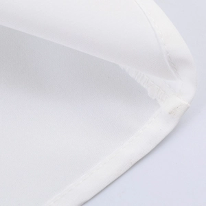 Élégante blouse sans manches blanche pour femme avec applique florale et coutures soignées
